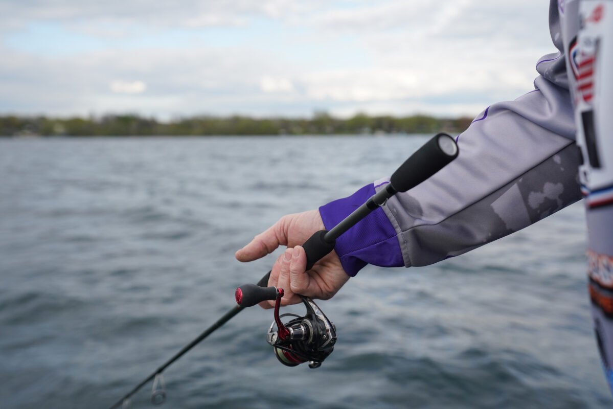 Belle prise de perche en lac avec kit débutant