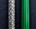 Macro photographie comparant une tresse de pêche 8 brins texturée et une tresse 12 brins parfaitement ronde